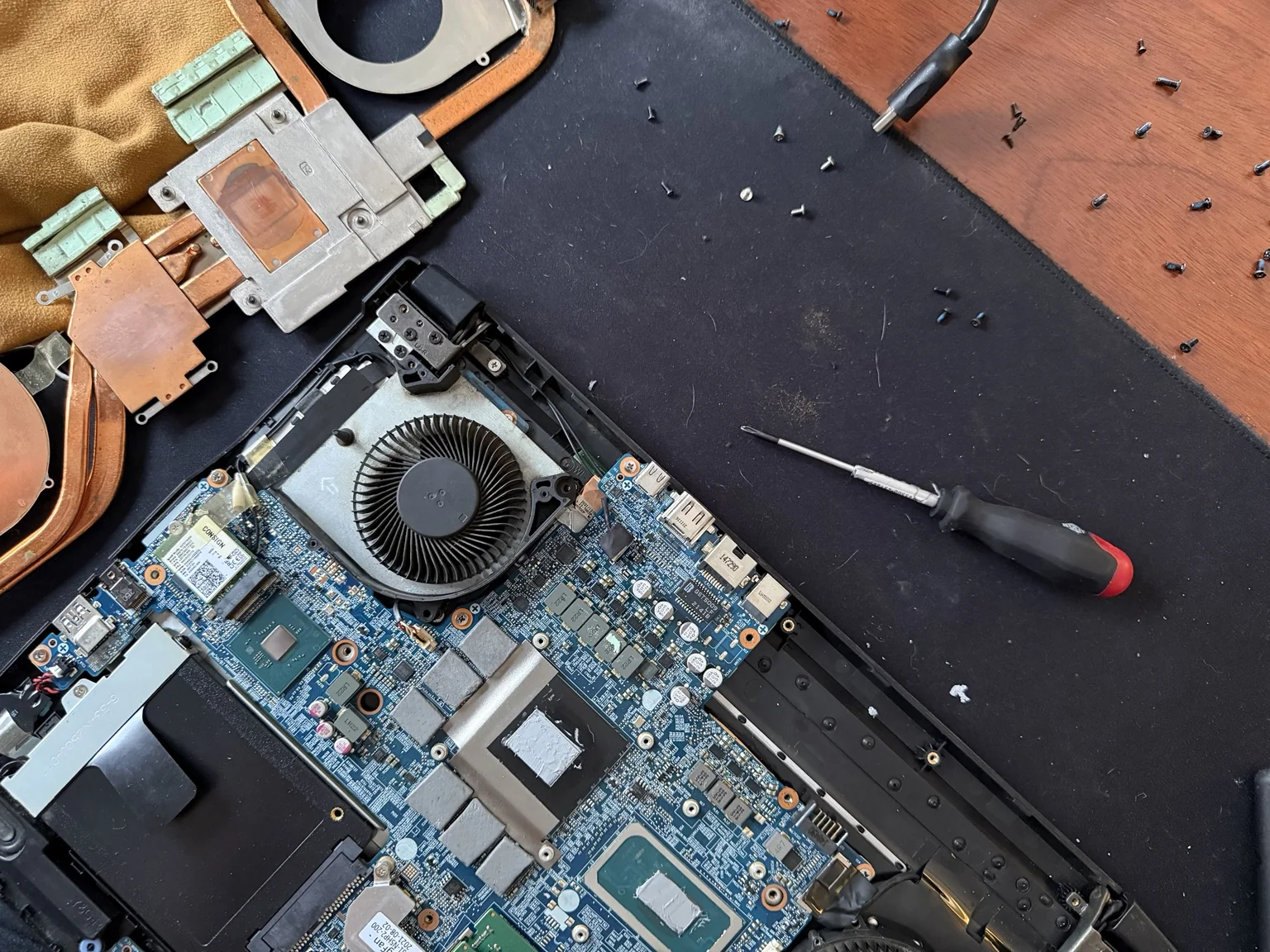 Service de notebooks: trabajo real de RAW TECH
